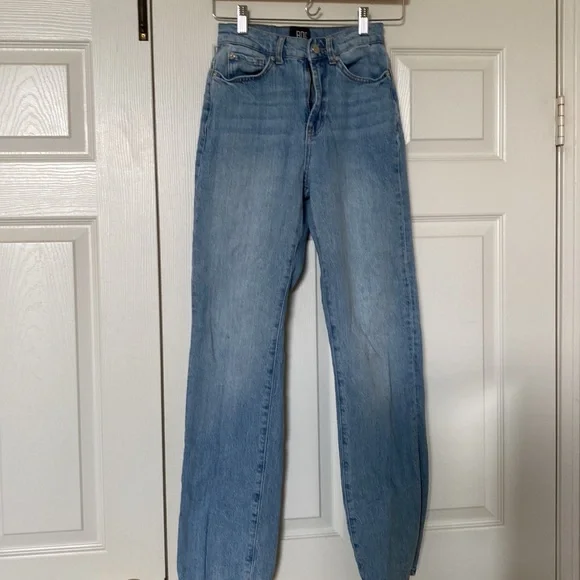 BDG- Urban Outfitters Stretch Cowboy Jeans size 24- light blue jeans - Picture 4 of 6